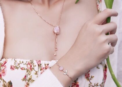 Rekomendasi Set Perhiasan Emas Korean Style Buat Foto OOTD