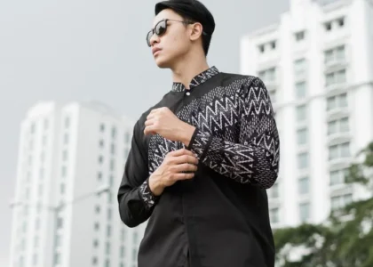 6 Inspirasi Baju Lebaran Pria yang Modern dan Maskulin