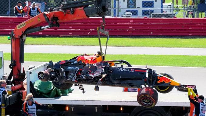Verstappen Alami Gangguan Penglihatan Usai Tabrakan F1 GP Inggris 2021