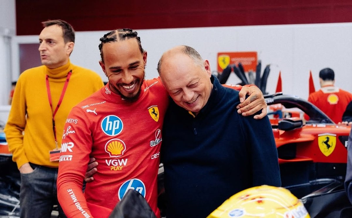 Valentino Rossi Ikut Komentari Kepindahan Lewis Hamilton ke Scuderia Ferrari: Sungguh Indah!