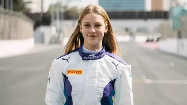 Brand Grani memegang Nobel Aurélia di F1 Academy sebelumnya