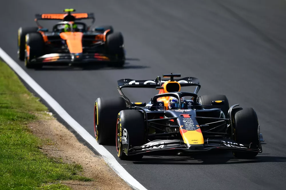 Race F1 GP Italia: Verstappen Melesat ke Kemenangan, Norris dan Piastri Tukar Posisi