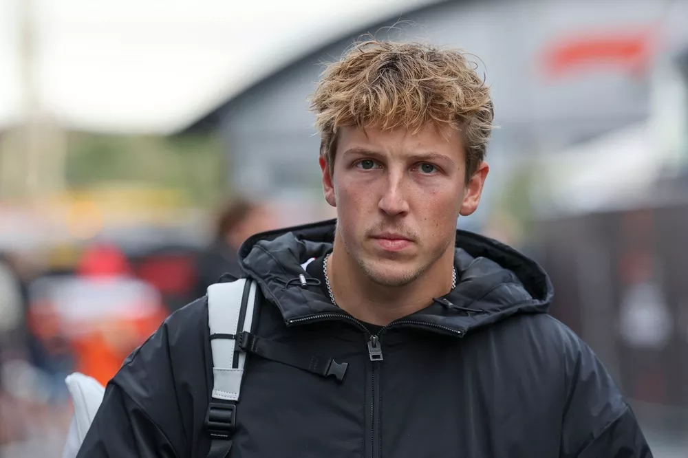Lawson Tantang Sainz Ungkapkan Kecaman di Depan Wajahnya